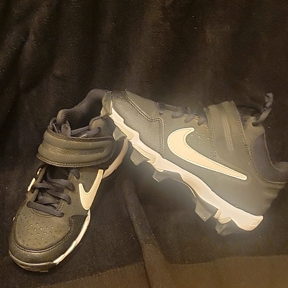 Nike Boys Cleats Size 1.5Y